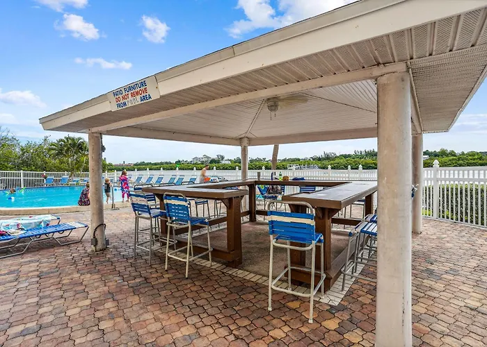Bayshore Yacht & Tennis 806
