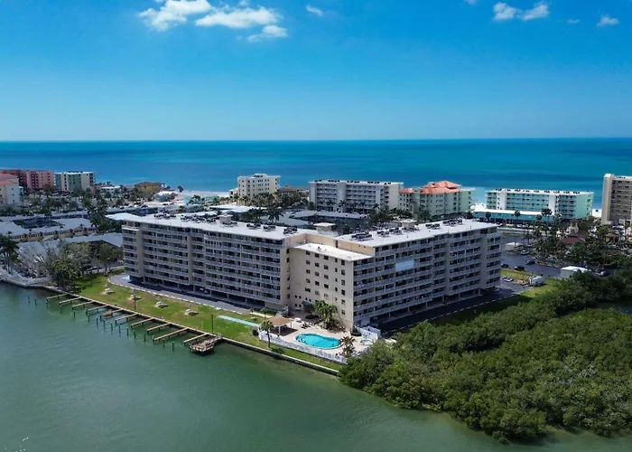 Bayshore Yacht & Tennis 806 *