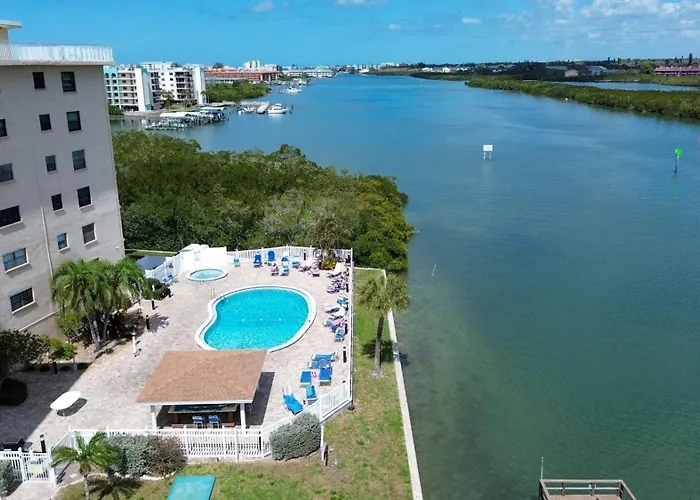 Bayshore Yacht & Tennis 806 Clearwater Beach