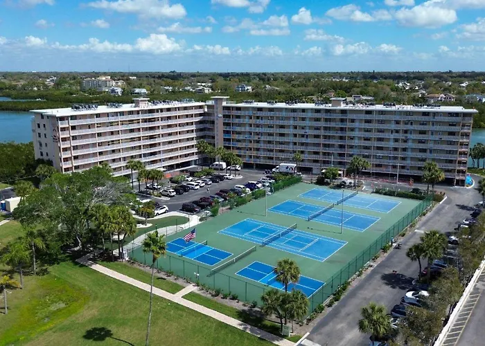 Bayshore Yacht & Tennis 806 Clearwater Beach